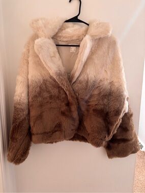 VENUS Two-Tone Faux Fur Teddy Jacket in Cream and Brown